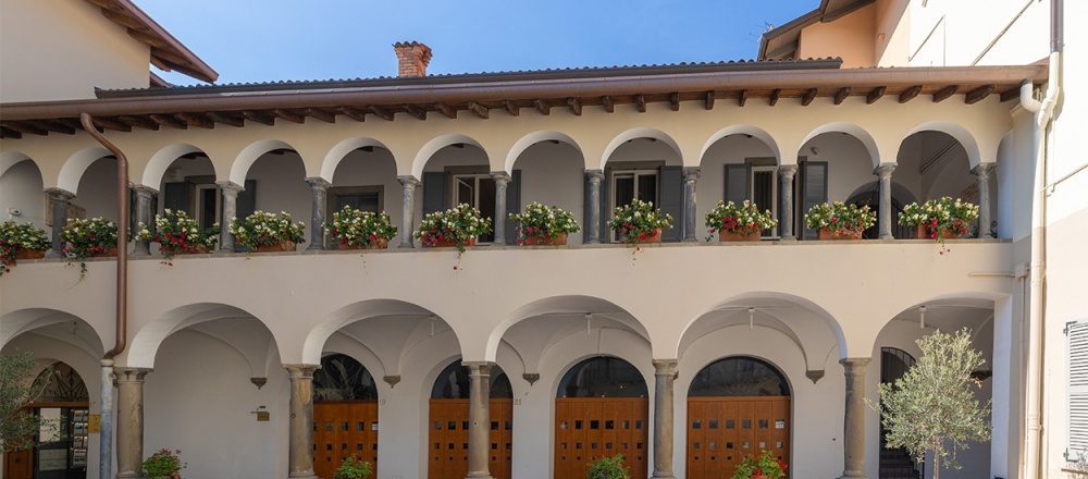 Struttura alberghiera “Hotel Palazzo Santo Spirito” Ex hotel commercio ed ex archivio di stato